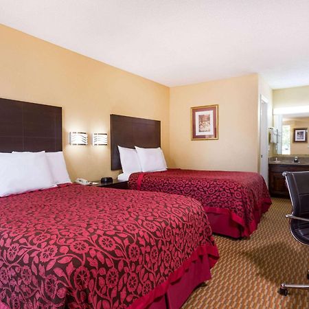 Days Inn By Wyndham Simpsonville Eksteriør bilde