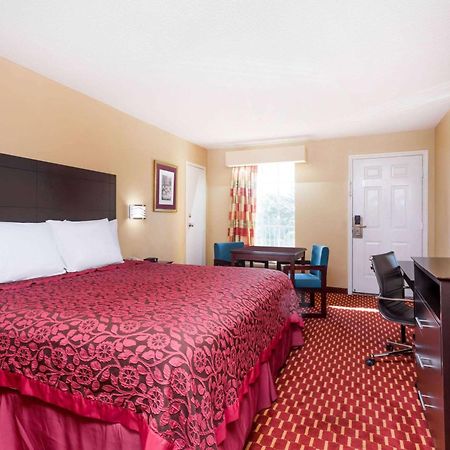Days Inn By Wyndham Simpsonville Eksteriør bilde