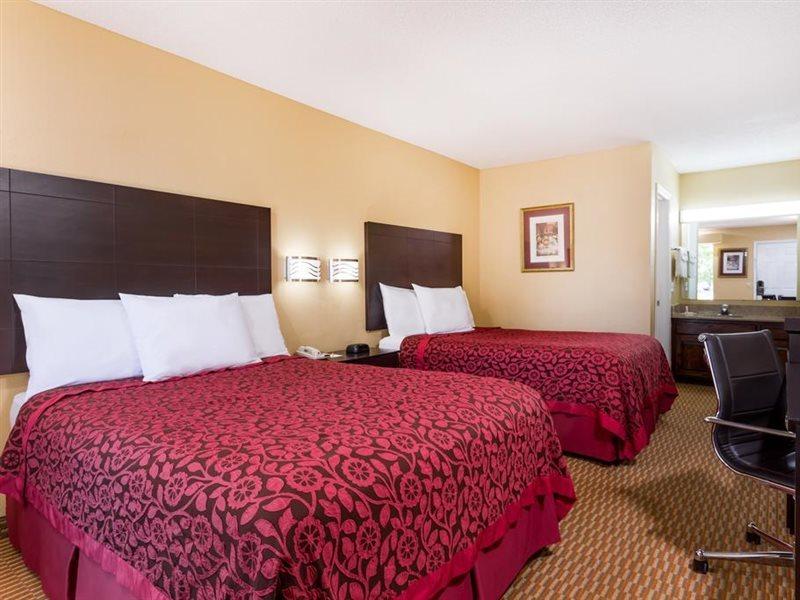 Days Inn By Wyndham Simpsonville Eksteriør bilde
