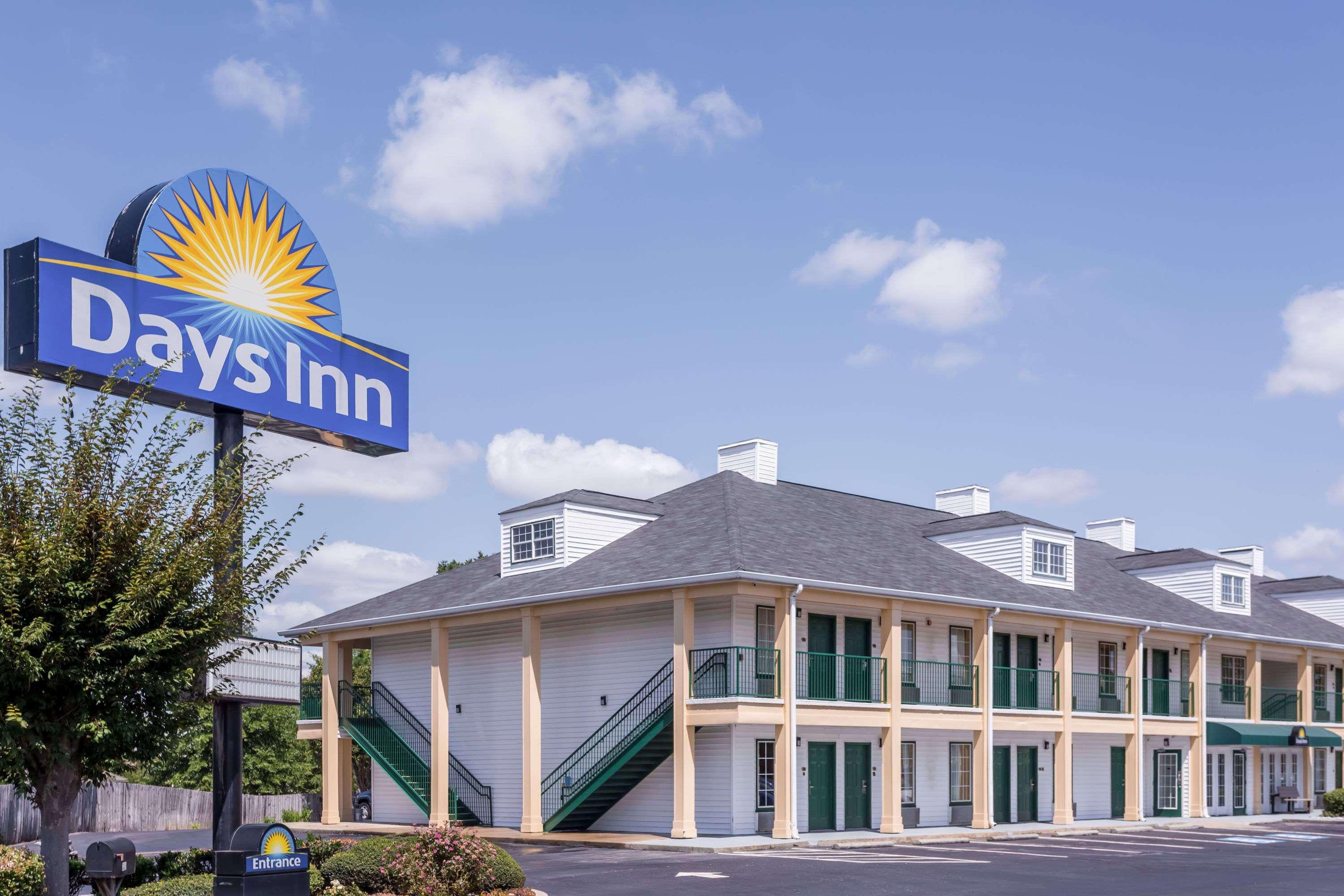 Days Inn By Wyndham Simpsonville Eksteriør bilde