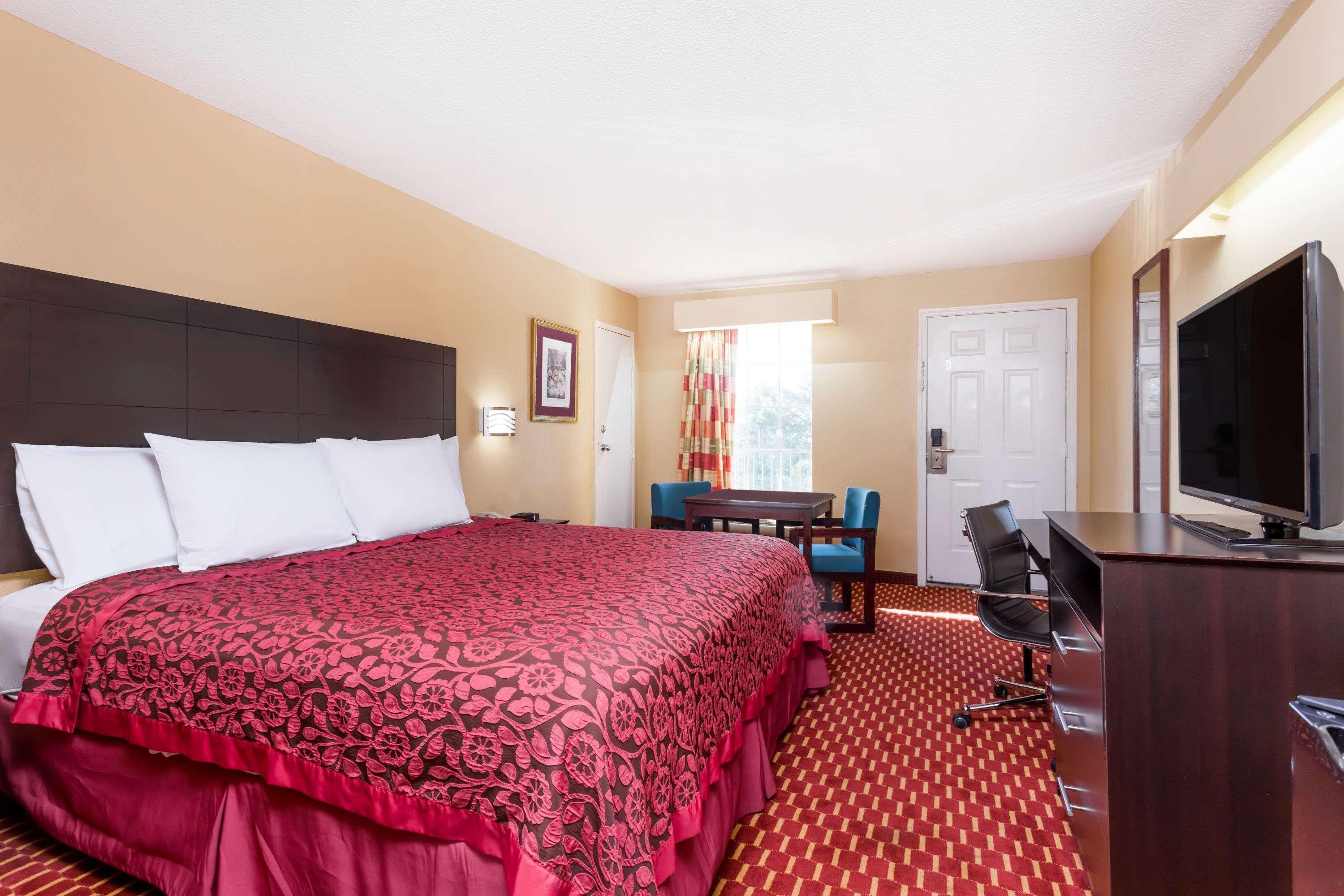 Days Inn By Wyndham Simpsonville Eksteriør bilde