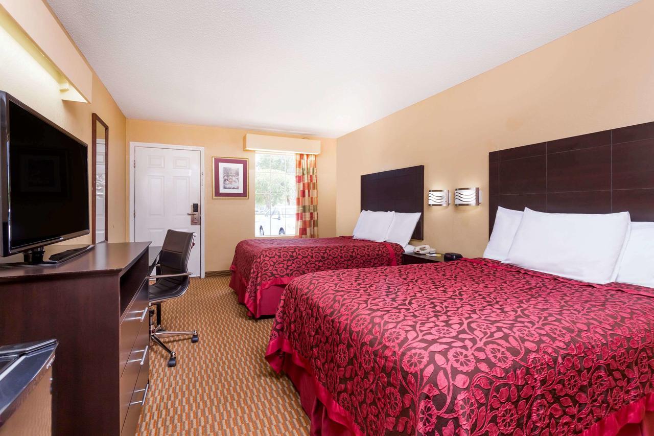 Days Inn By Wyndham Simpsonville Eksteriør bilde
